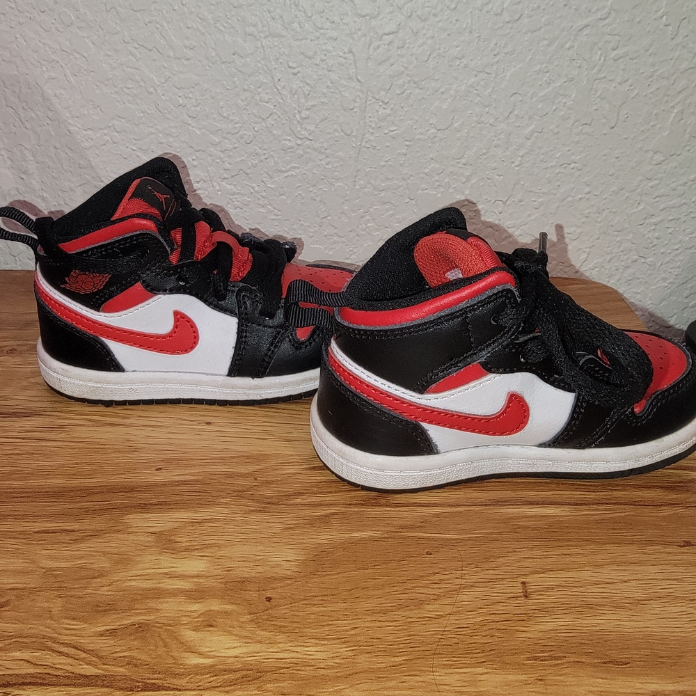 Jordan AJ 1 Low Nike Kids' Black, Red, and White Sneakers